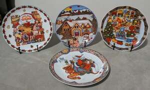 Vtg Royal Norfolk Christmas Plates Set of 4 Cross Stitch Style Santa Toy Shop